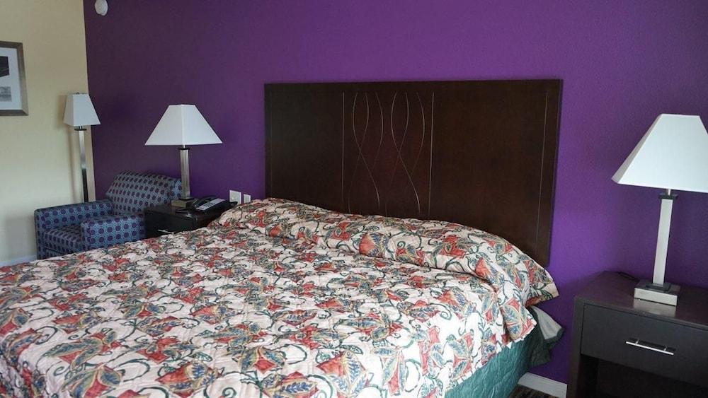 Village Motor Inn photo 7