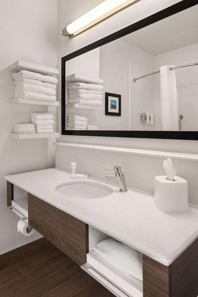Hampton Inn Minneapolis NW Maple Grove photo 15
