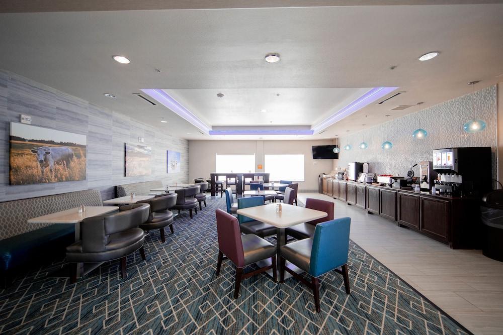 La Quinta Inn & Suites by Wyndham Big Spring photo 60