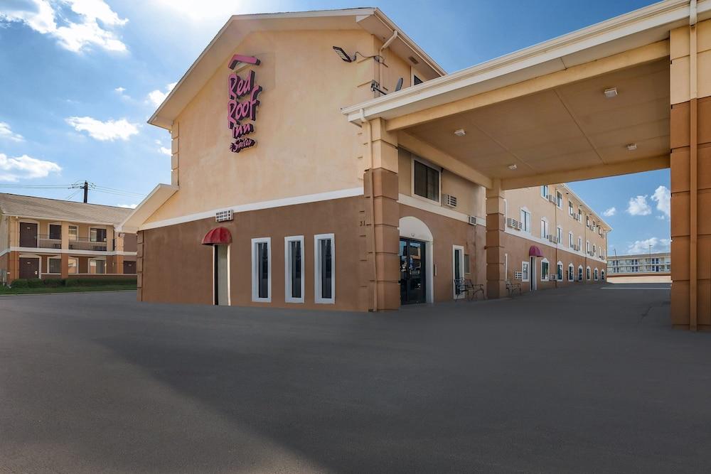 Red Roof Inn & Suites Denton photo 16