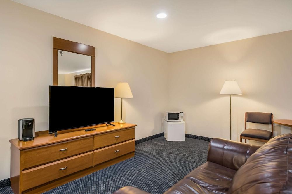 Econo Lodge Rice Lake photo 22