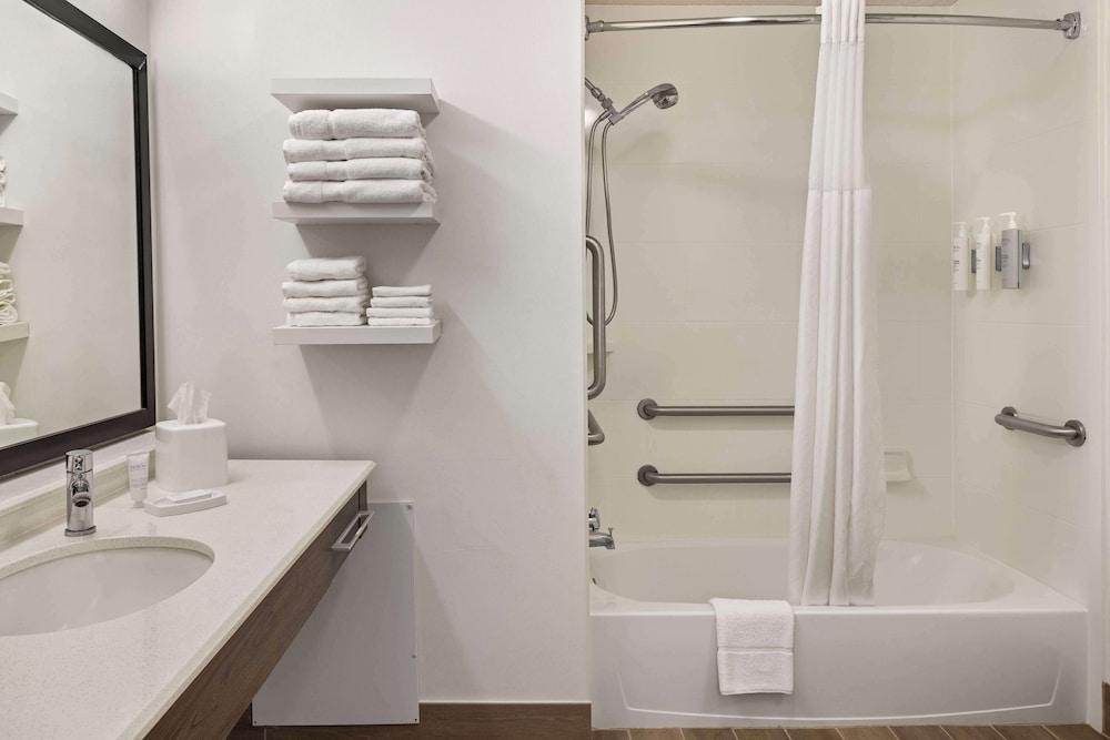 Hampton Inn Minneapolis NW Maple Grove photo 19