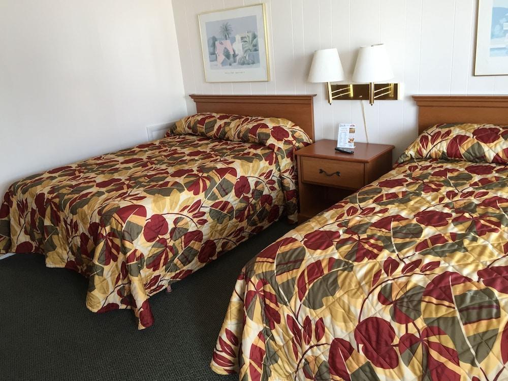 Fish Tales Boardwalk Inn photo 29