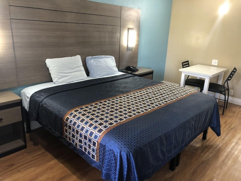 Luxury Inn & Suites photo 7