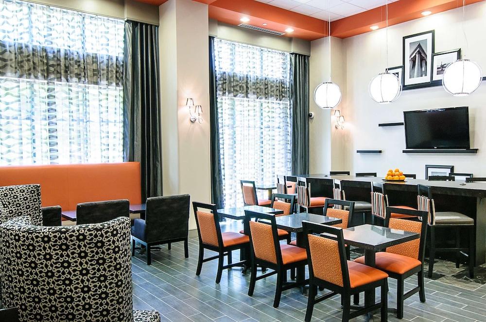 Hampton Inn Stafford/Quantico & Conference Center photo 2