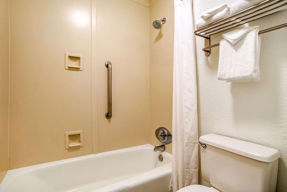 Clarion Inn and Conference Center photo 31