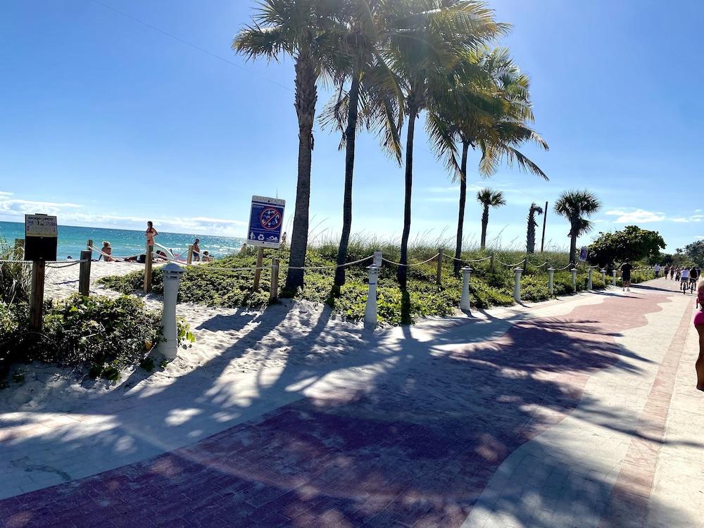 Direct ocean front condo Miami Beach photo 28
