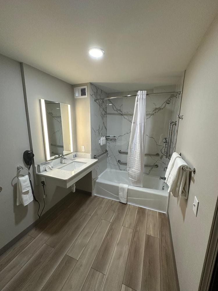 Days Inn by Wyndham Mandan Bismarck Area photo 17