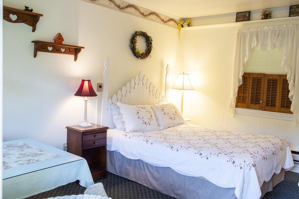 The Chimney Rock Inn & Cottages photo 73