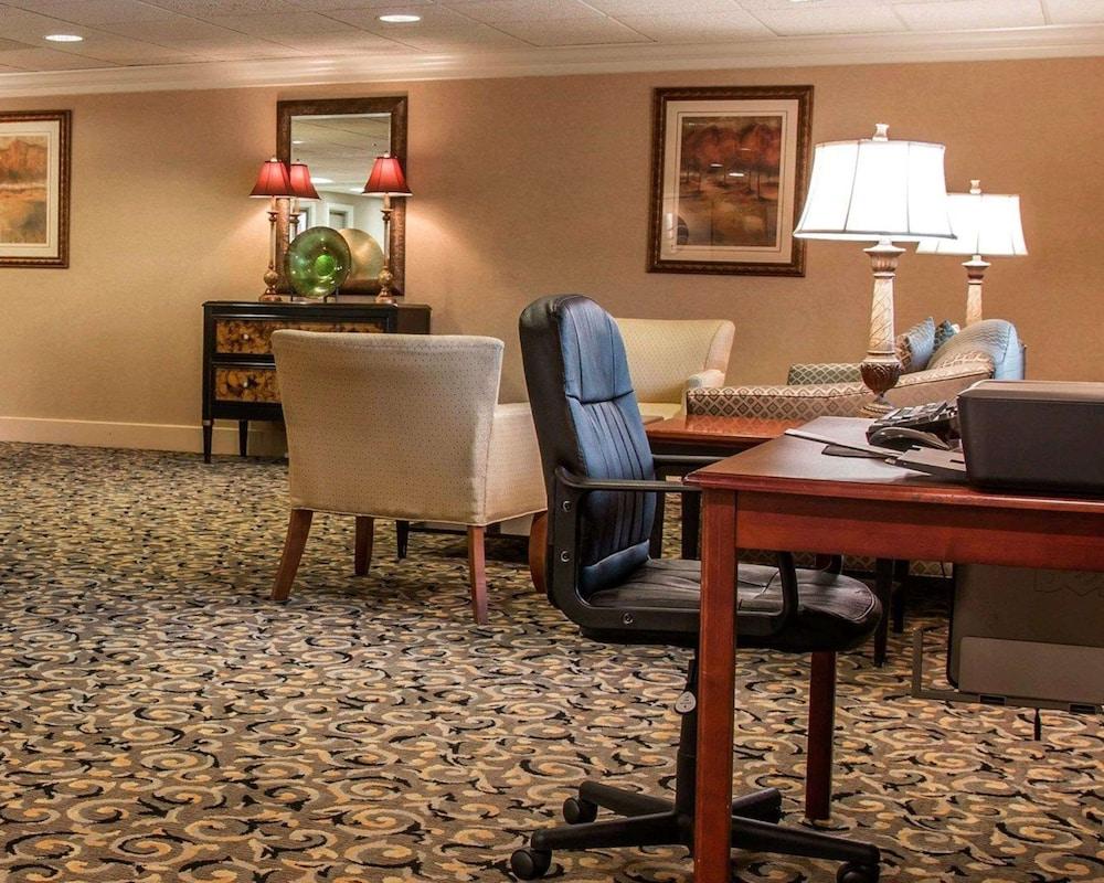 Wingate by Wyndham Livonia photo 4