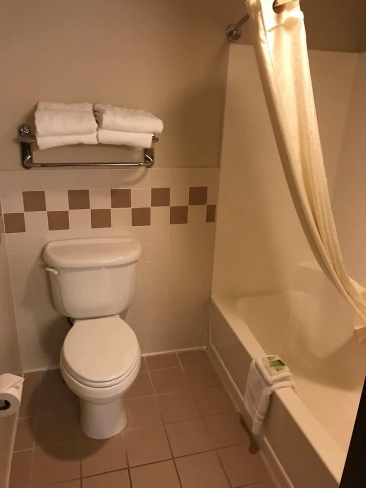 AmericInn by Wyndham Appleton North/Little Chute photo 21
