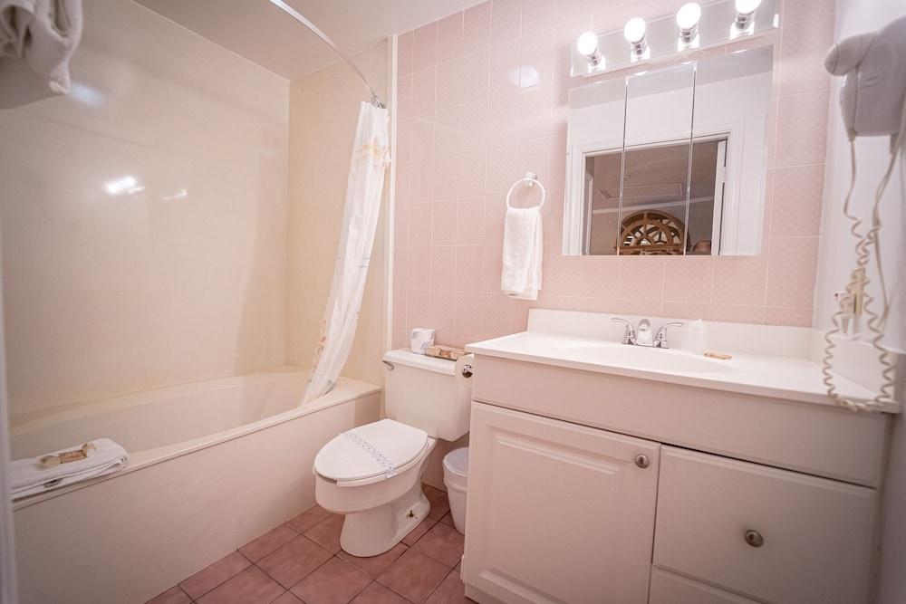 Dockside Inn & Resort photo 17