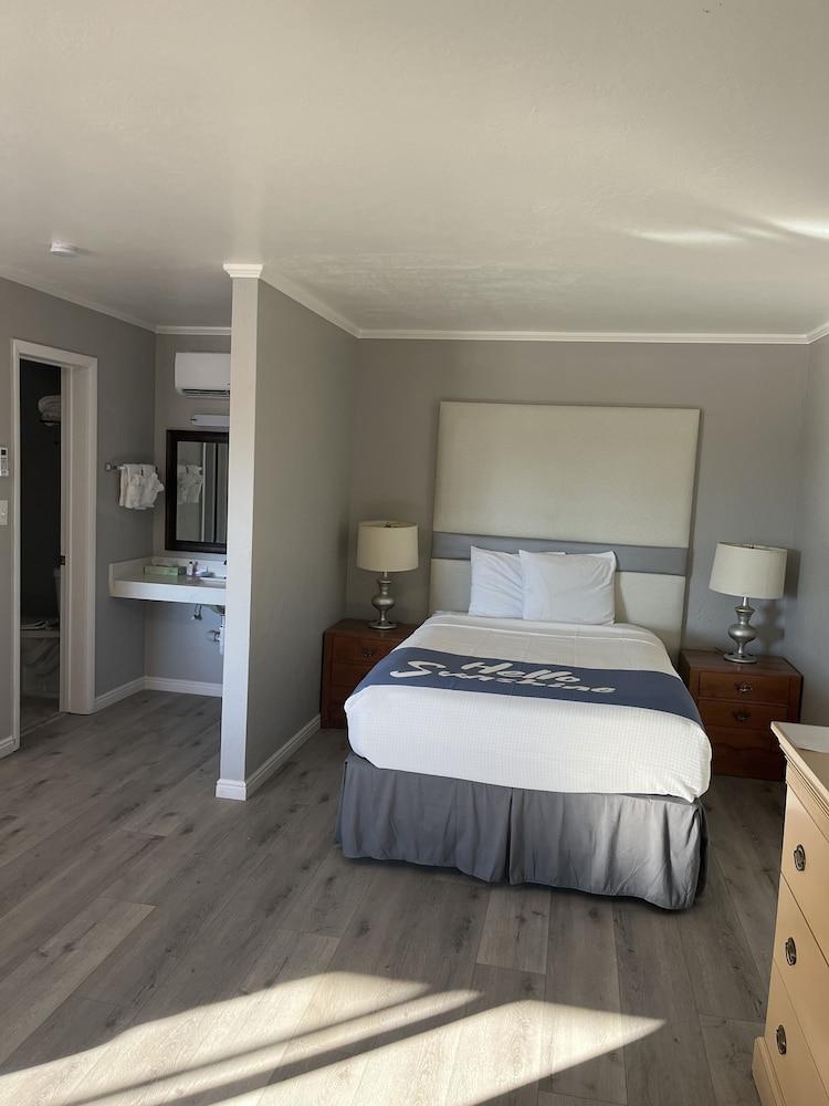 Sunglow Hotel photo 15