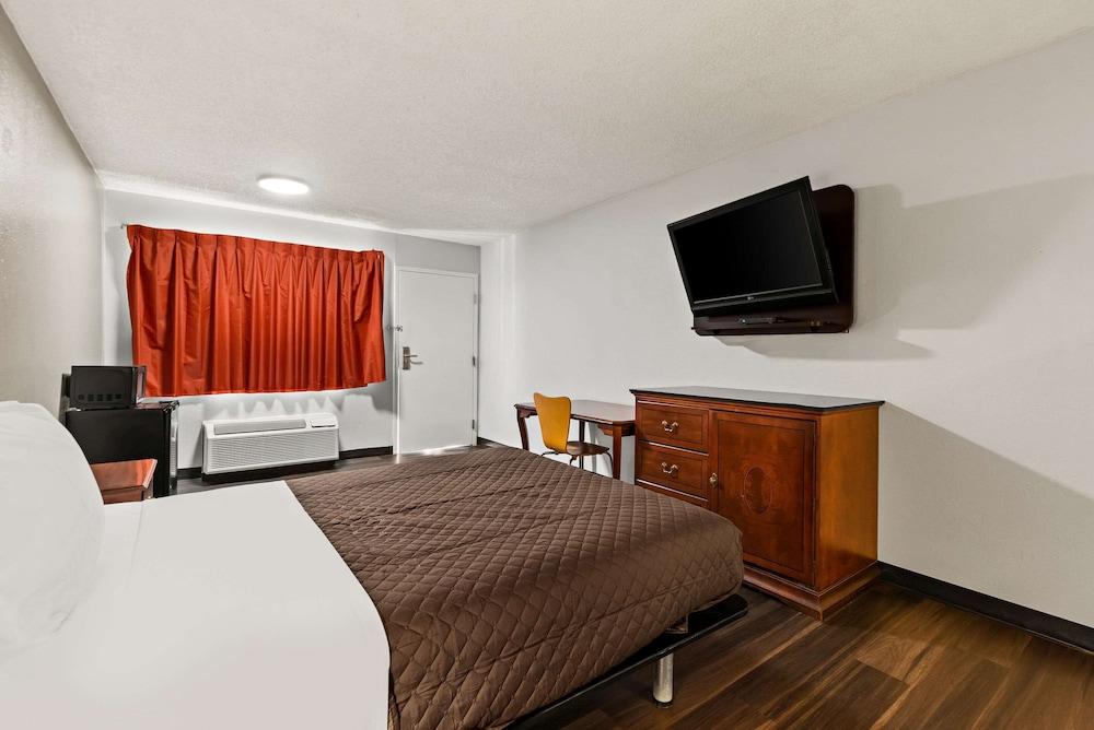 Rodeway Inn Brooklawn photo 22