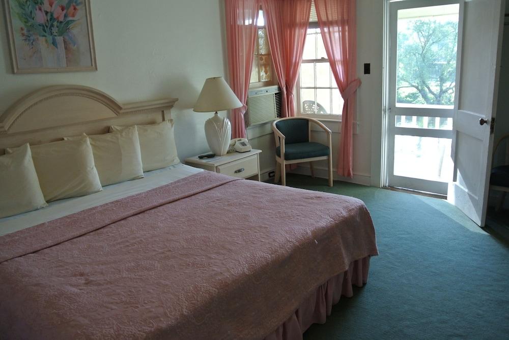 RoseWood Inn photo 53