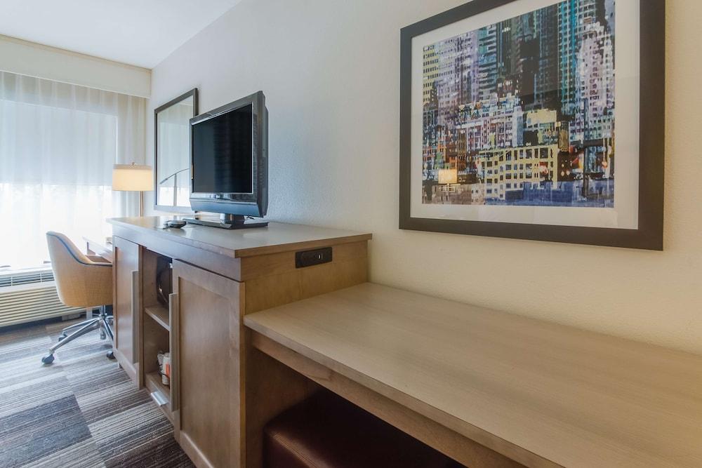 Hampton Inn Bellevue / Nashville-I-40 West photo 12