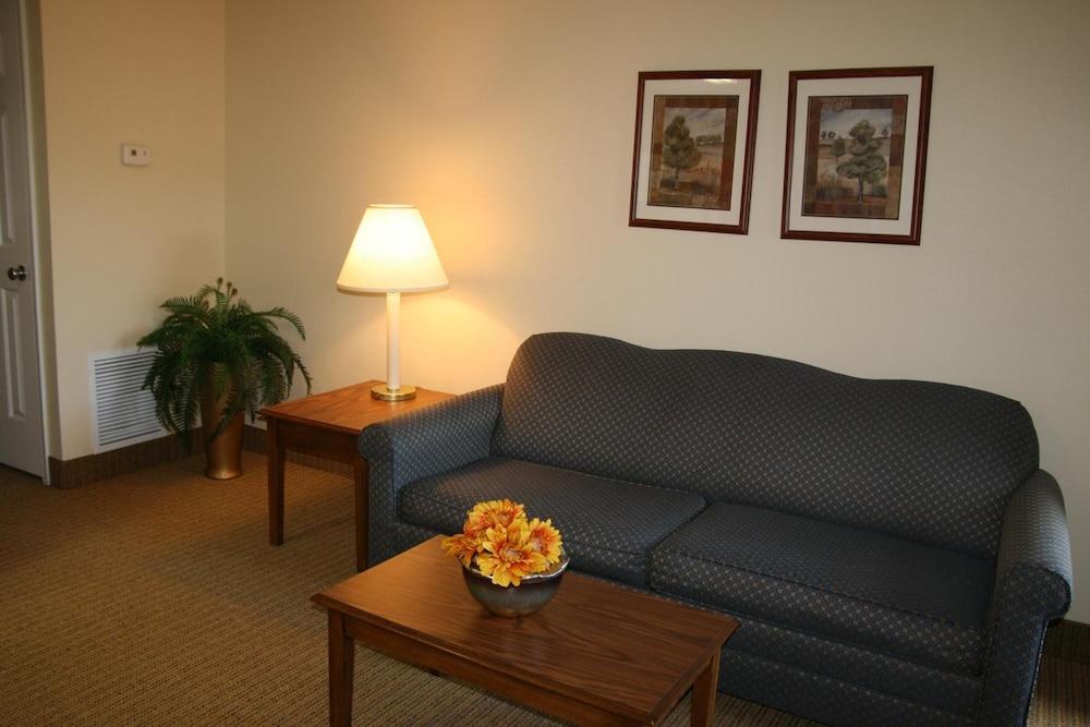 Affordable Suites Fredericksburg photo 13