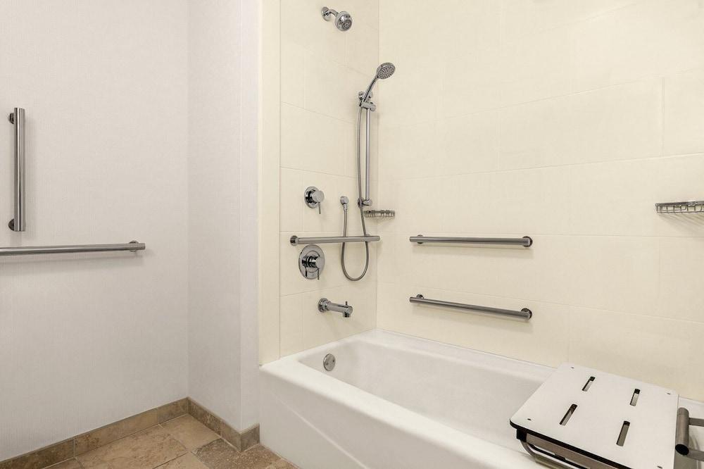 Four Seasons Inn photo 11
