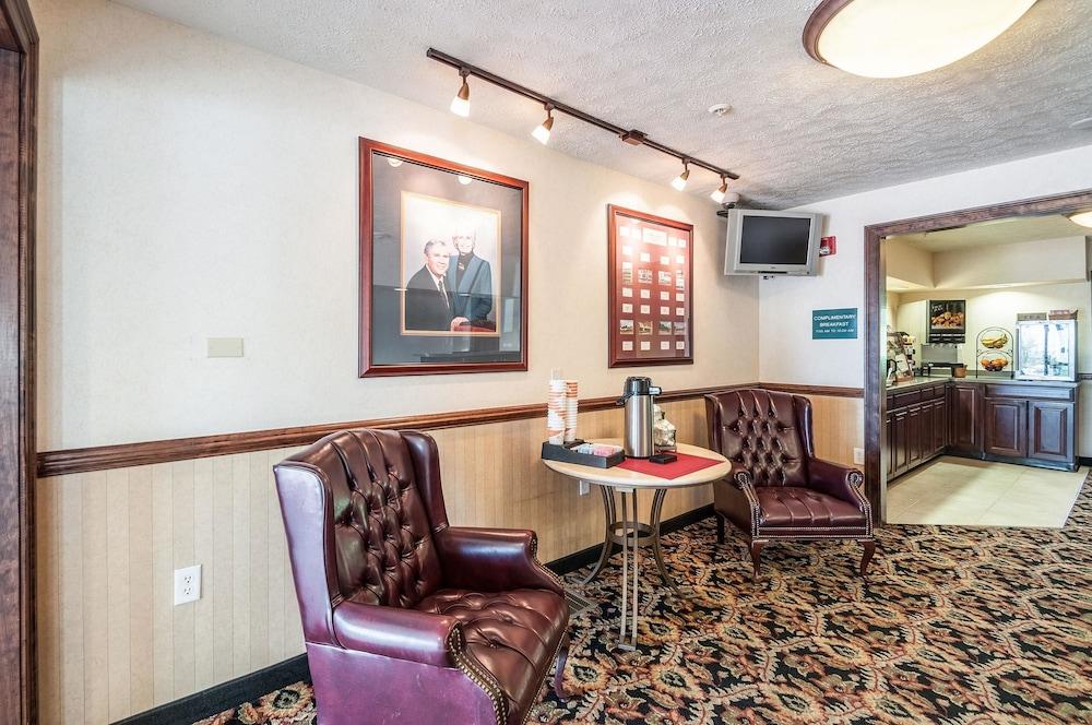 Rodeway Inn & Suites Charles Town photo 2