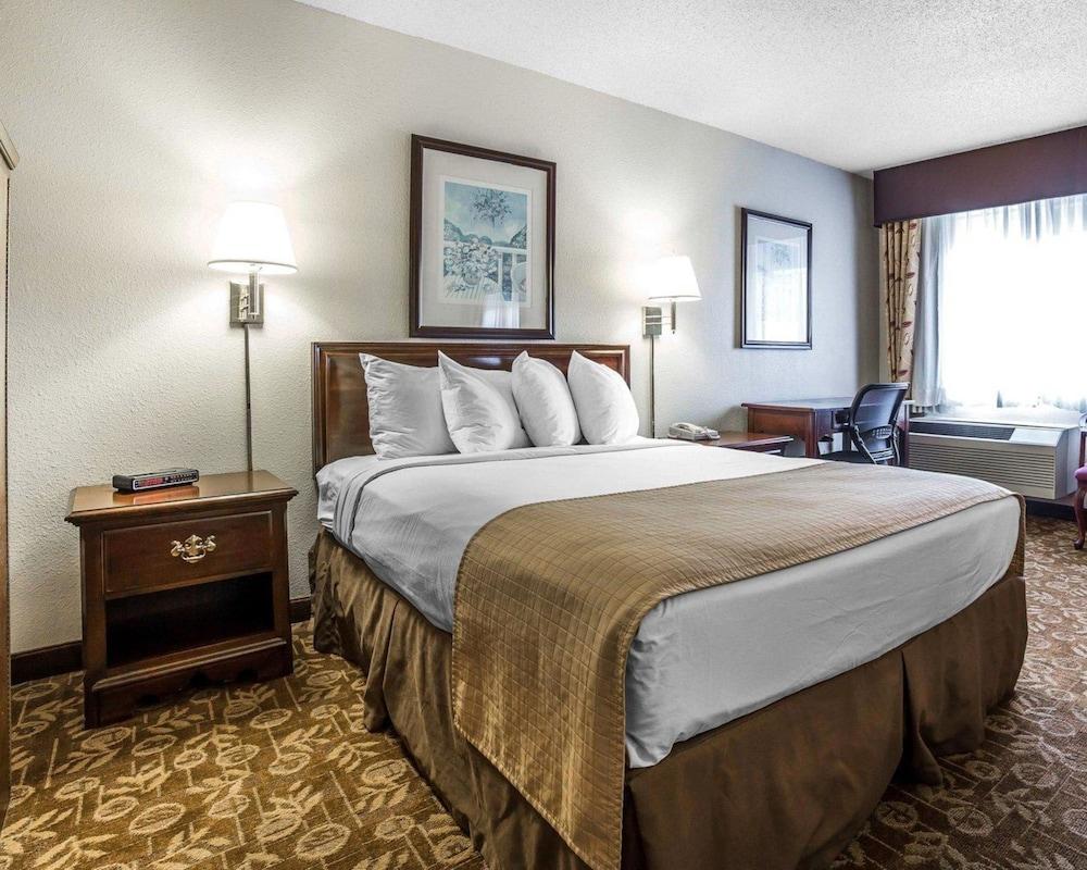 Quality Inn & Suites Minden photo 8