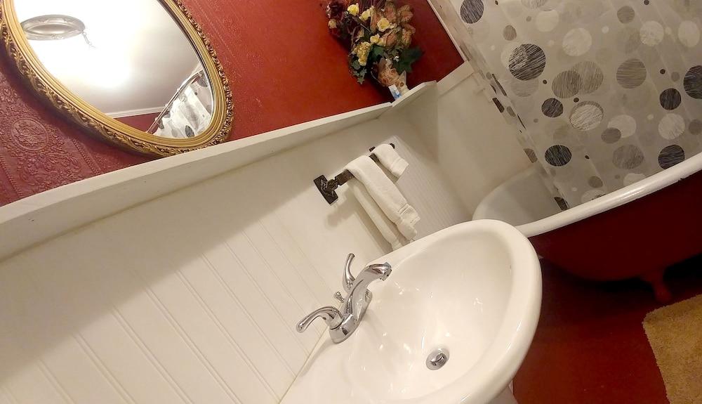 Historic Whiting Hotel Suites photo 11