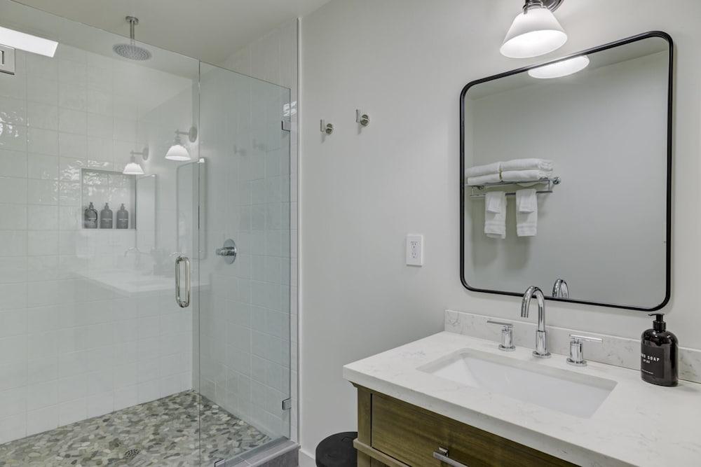 South Lake Chalet photo 38