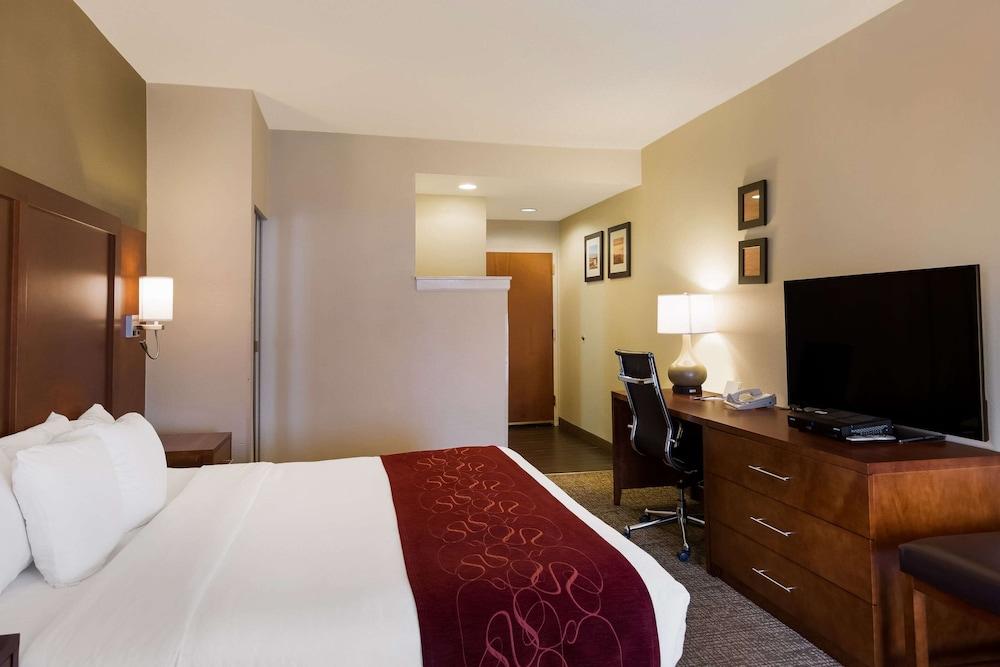 Comfort Suites Near University photo 17