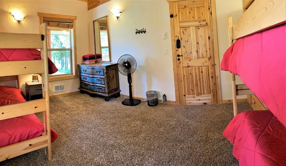 The Hideaway Hostel near Yellowstone photo 21