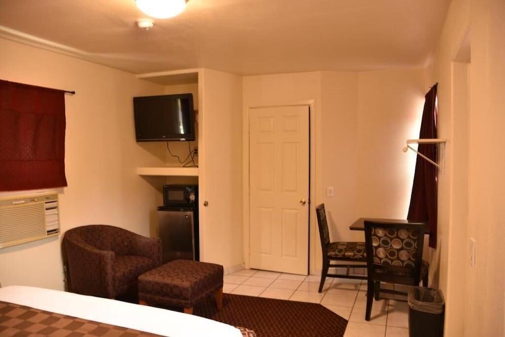 Baycities Motel photo 11