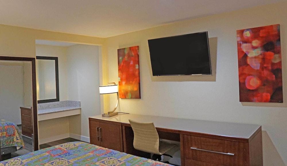Del Mar Motel photo 12