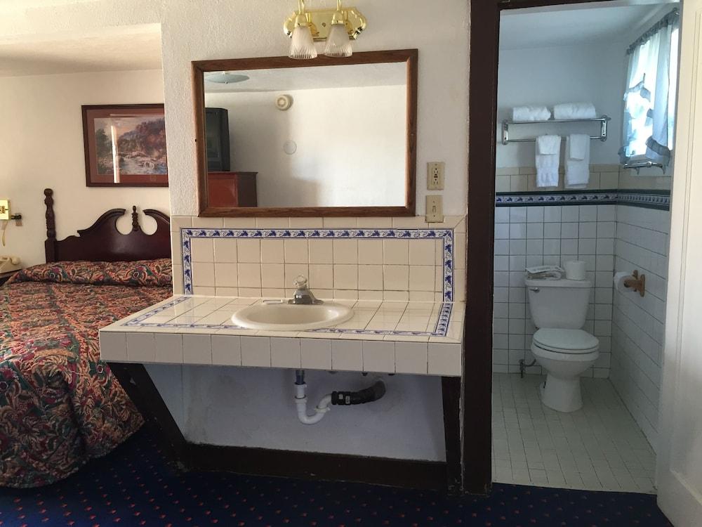 Elko Motel photo 19