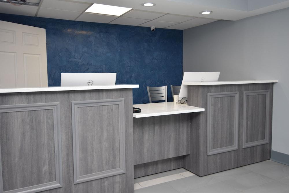 Baymont by Wyndham Batavia - Darien Lake photo 12