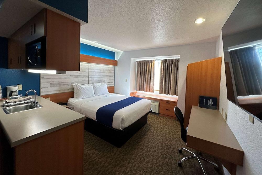 Microtel Inn & Suites by Wyndham Tomah photo 5