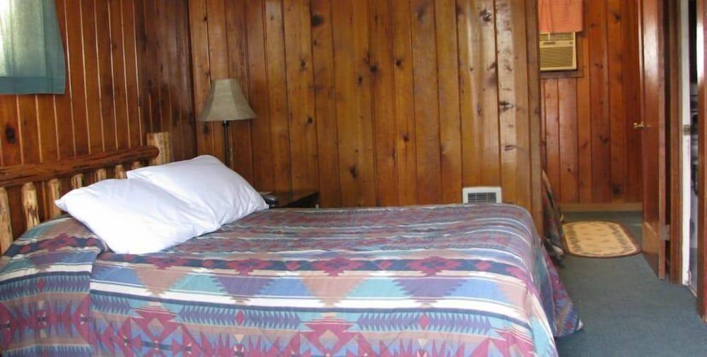 Evergreen Motel photo 16