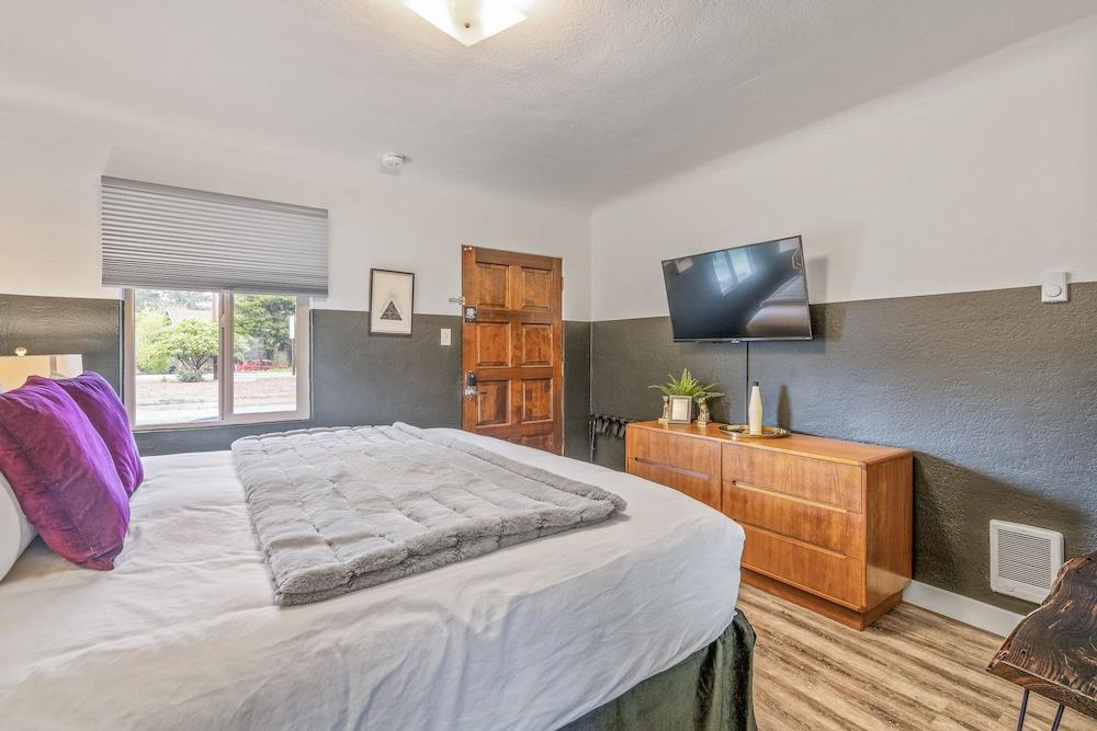 b.side motel + rv photo 14