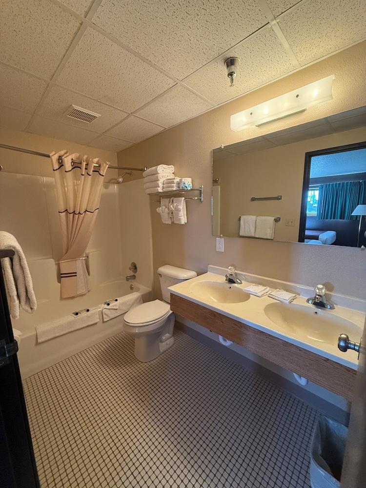 Americas Best Value Inn Torrington photo 18