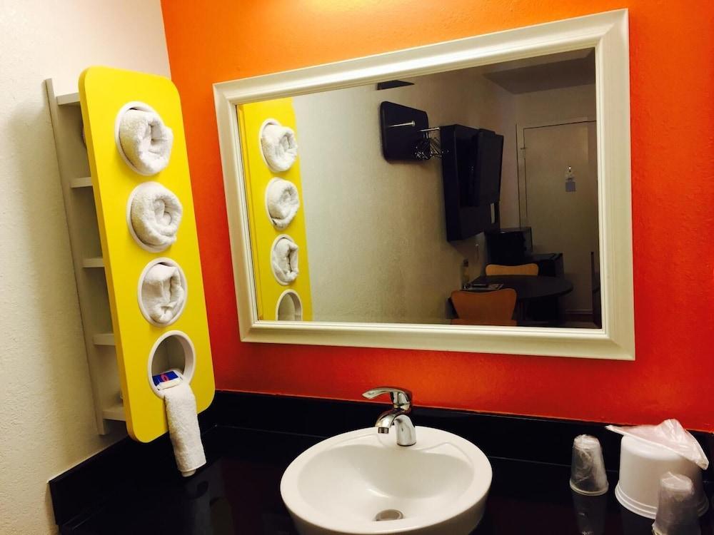 Motel 6 Amarillo, TX - West photo 19