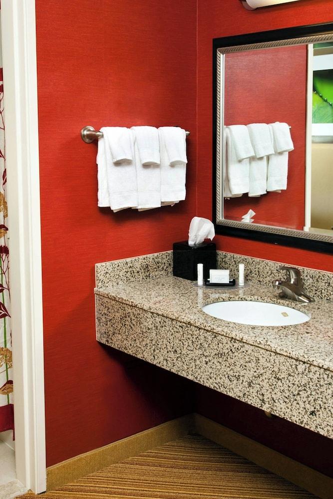 Courtyard by Marriott La Crosse photo 17