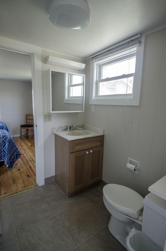 East Harbour Motel and Cottages photo 9