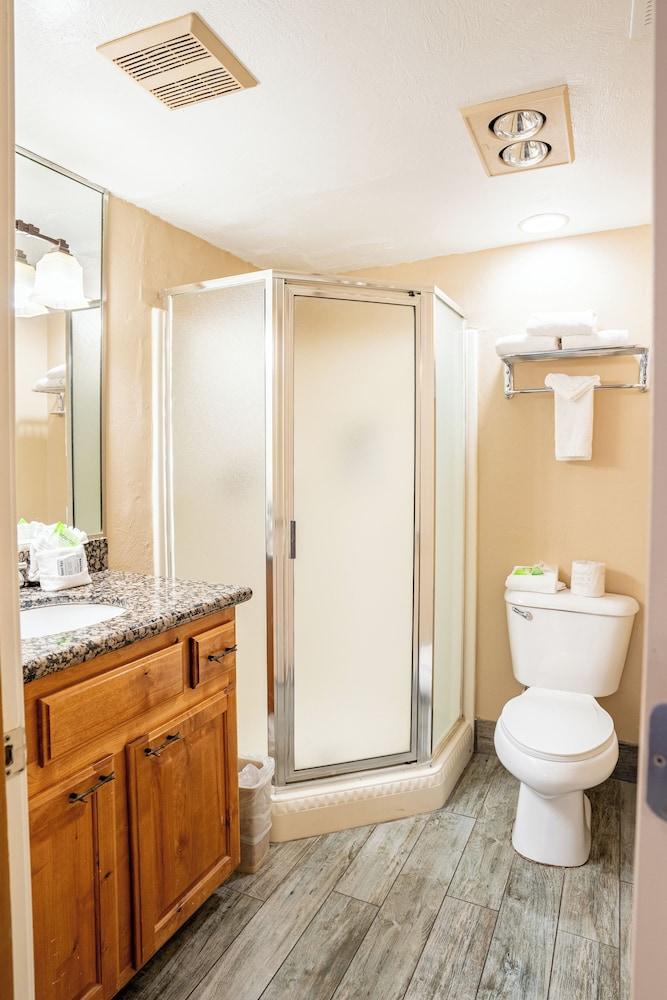 Petty Ranch Inn photo 49