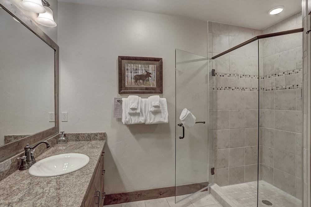 Crystal Peak Lodge, A Vail Resorts Property photo 97