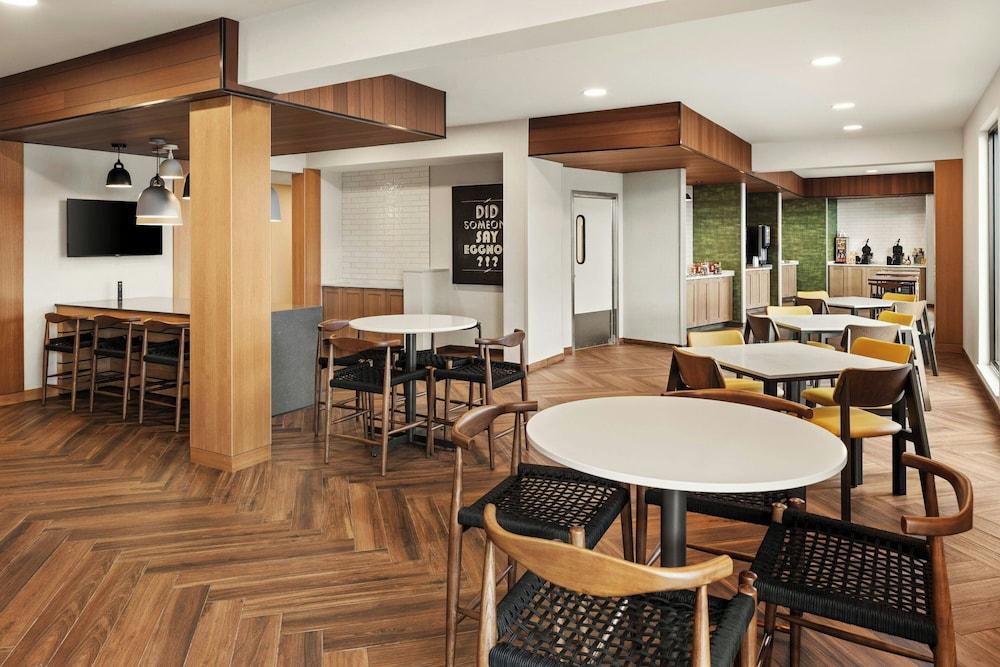 Fairfield Inn & Suites by Marriott Cedar Rapids North photo 35