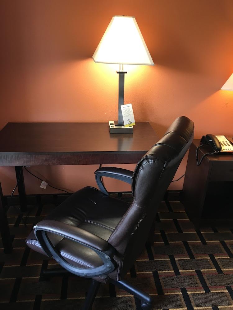 Days Inn by Wyndham Brooksville/Dade City photo 4