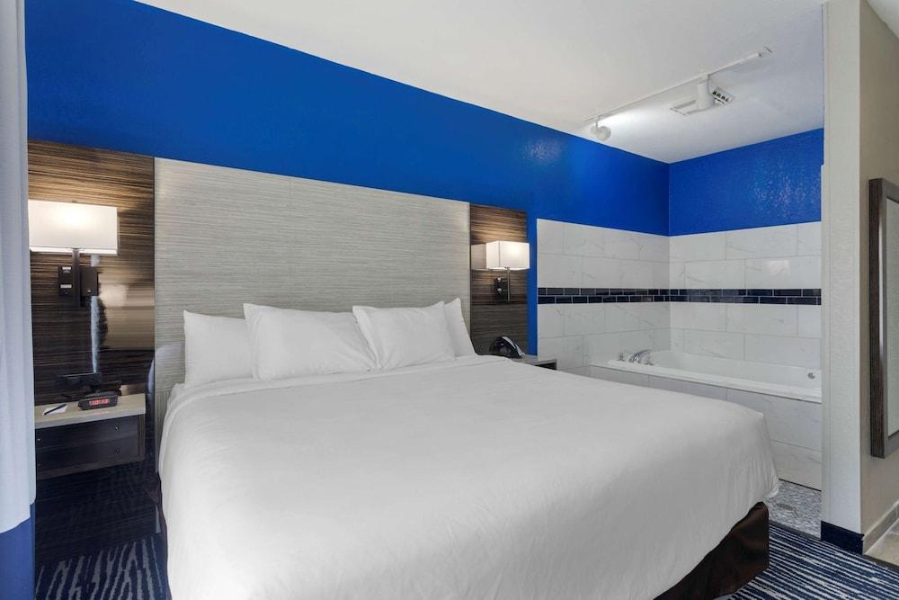 Comfort Inn & Suites Memphis East photo 22