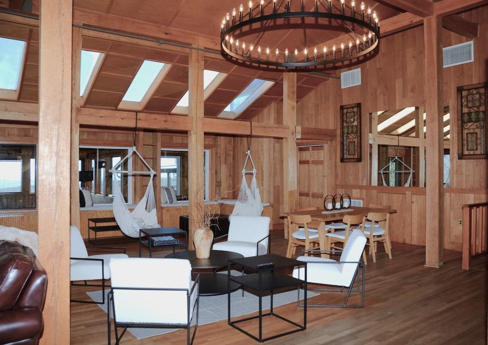 Bent Mountain Lodge photo 24