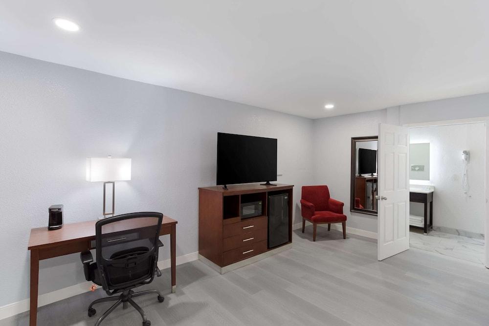 Quality Inn Redding near I-5 photo 20