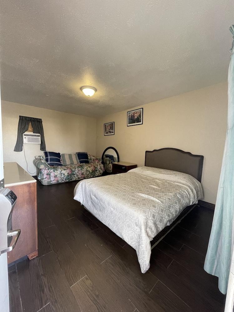 Rancho Motel photo 2