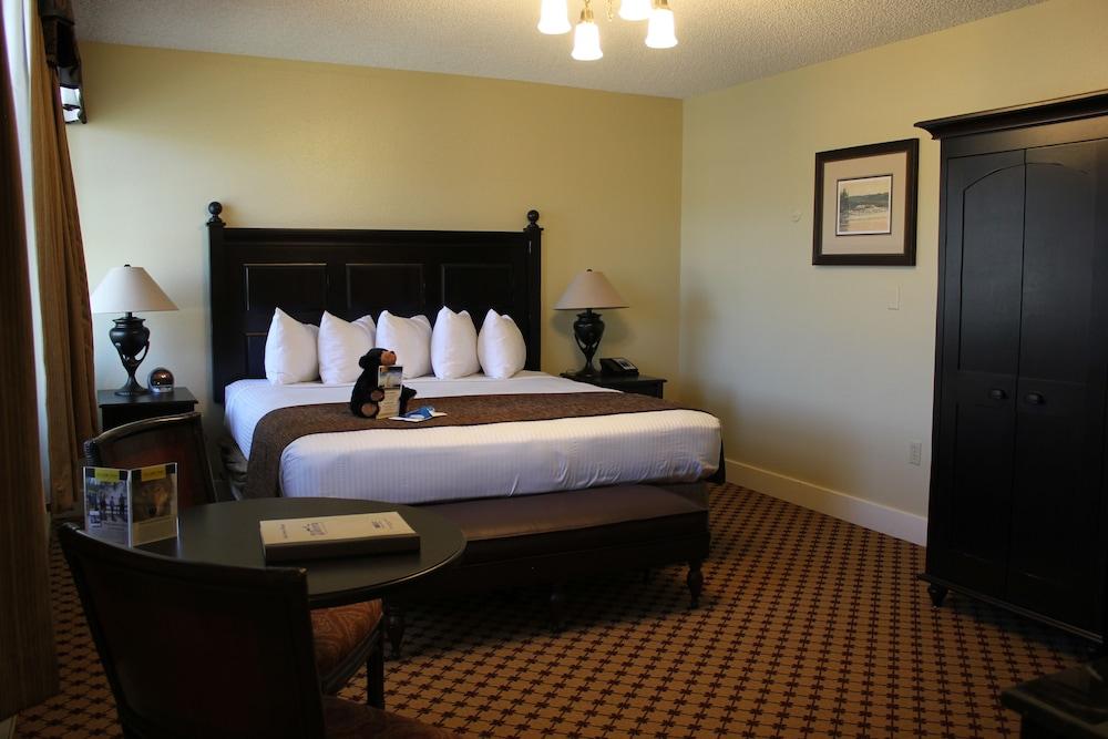 Lake Yellowstone Hotel & Cabins - Inside the Park photo 11