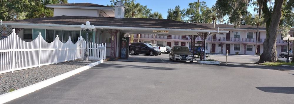 Carriage Inn Motel photo 10