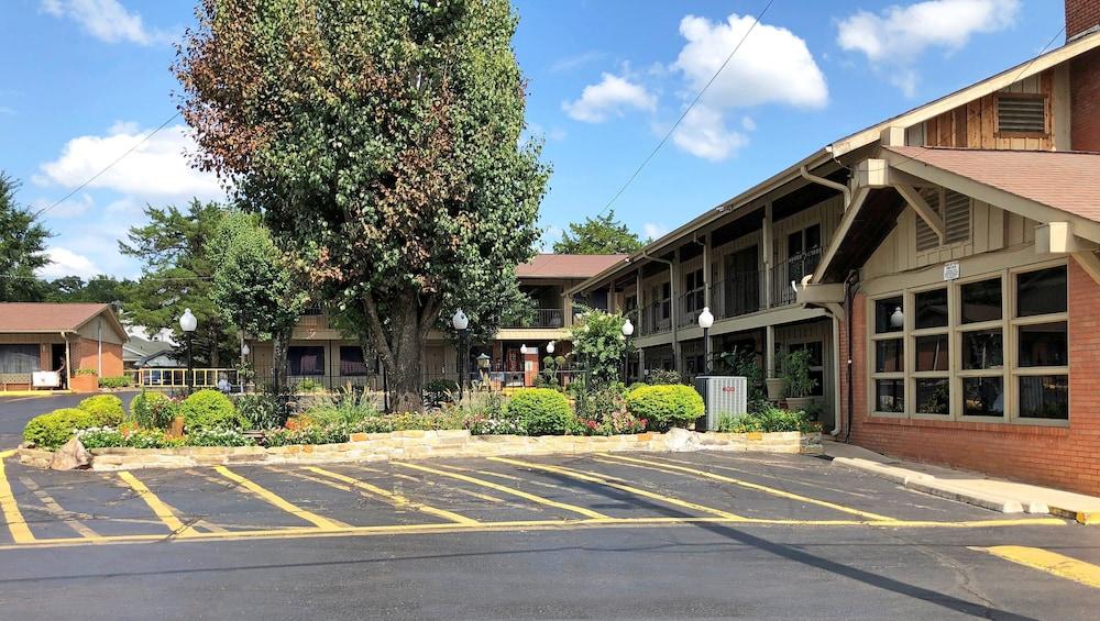 Charles Wesley Motor Lodge photo 26